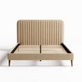 Bovenbed met gestreept hoofdeinde in beige stof en houten poten 200 x 160 x 100cm